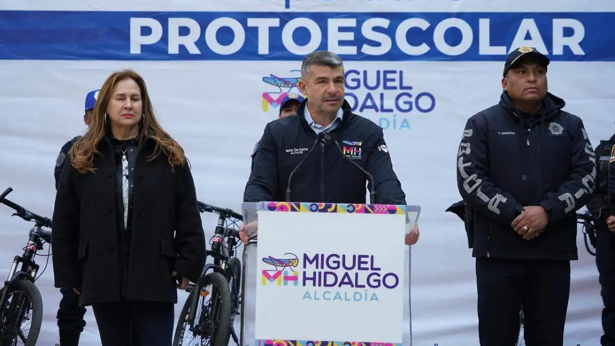 Operativo en escuelas de la Miguel Hidalgo